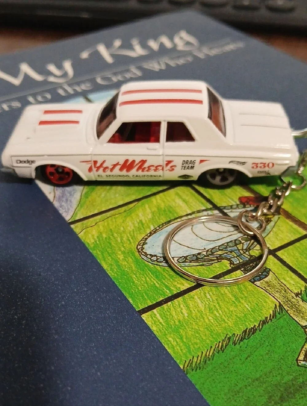Keychain 64 Dodge 330 Hot Wheels White 330 Diecast - Red Accent